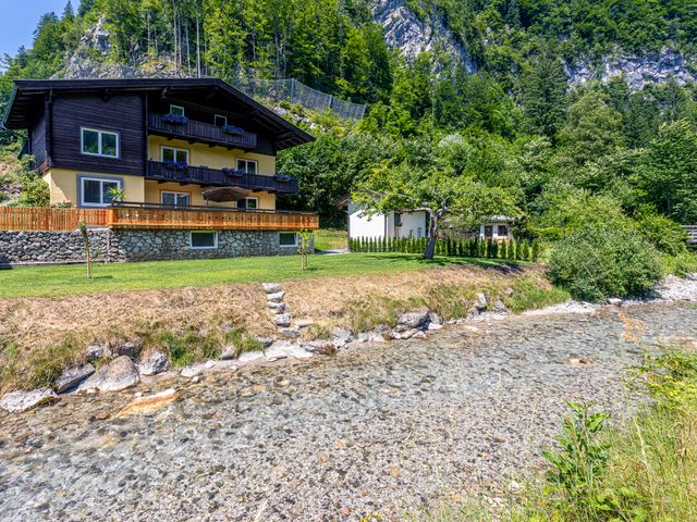Klamm Lodge